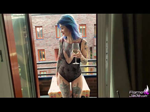 ❤️ Ọdọmọbinrin ti o tobi pupọ ti o mu pẹlu ikun ati aibikita ni itara labẹ Ọrun Ṣii Fidio furo ☑